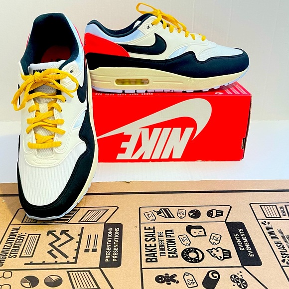 Unisex Air Max 1 Sail Royal Tint. It’s Women’s 9.5 or Mens size 8. - Picture 11 of 12